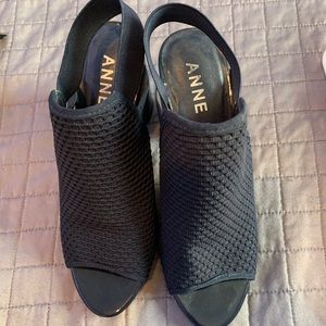 Women’s navy heels